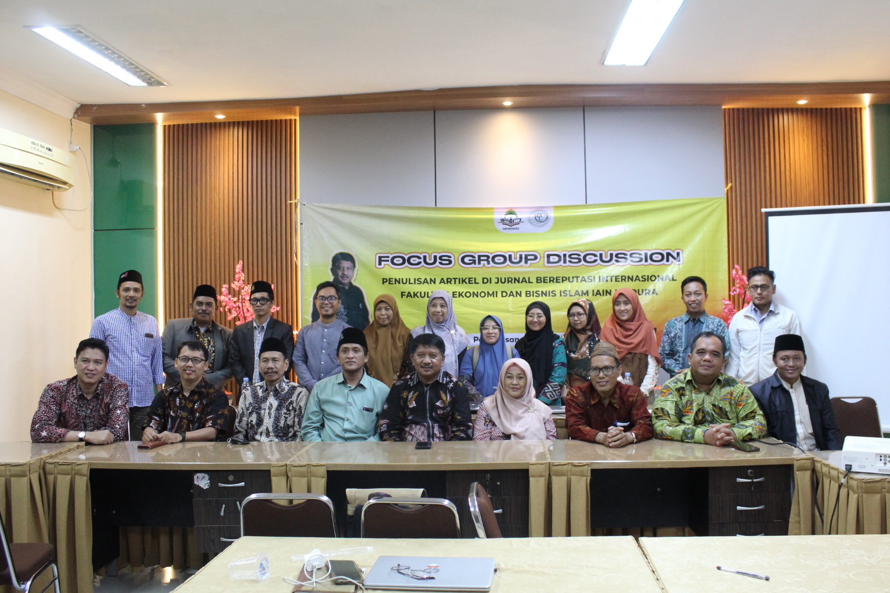 Dosen Prodi Akuntansi Syariah Mengikuti Pelatihan Penulisan Artikel Jurnal Internasional Bersama Prof. Irwan Abdullah