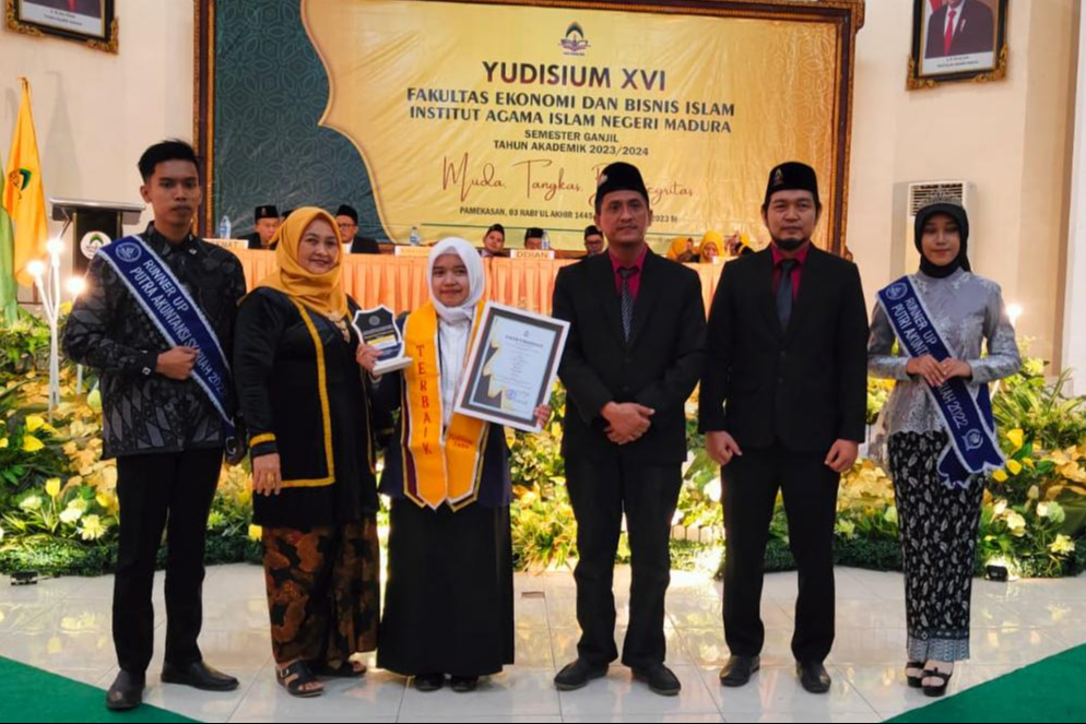 Mahasiswa Akuntansi Syariah Jadi Lulusan Terbaik FEBI pada Yudisium ke-XVI